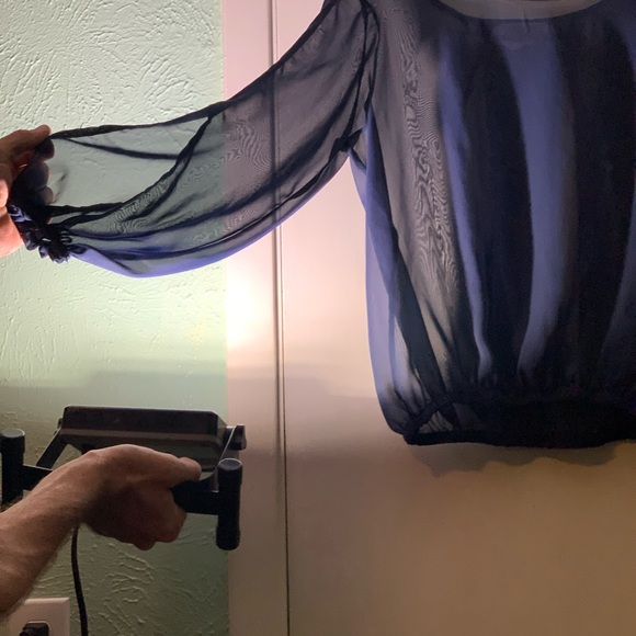 Women’s blouse size small - Picture 5 of 9